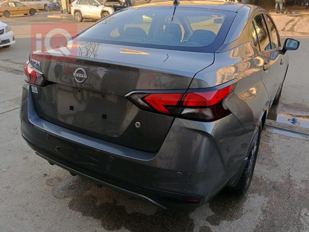 نيسان فيرسا